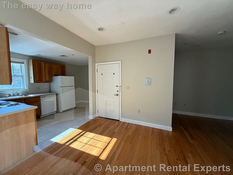 466 Green St #8 — Photo 3