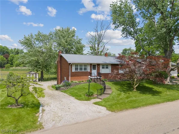 1701 42nd St NW, Canton, OH 44709