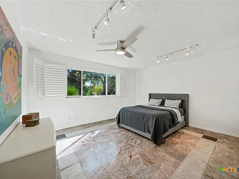 590 Cross River St — Photo 13