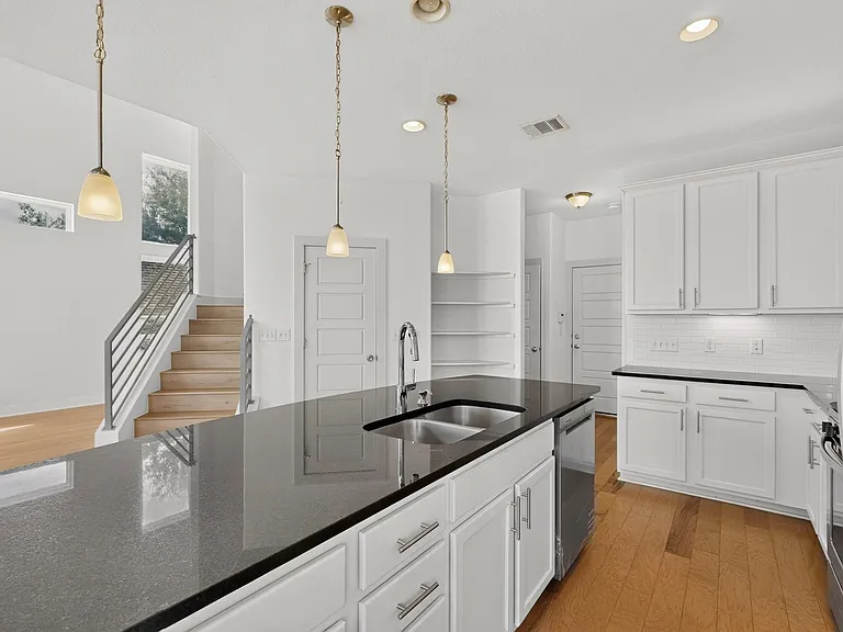 5915 Swayden Ln — Photo 15