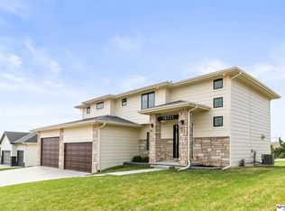 18701 Patrick Ave, Elkhorn, NE 68022