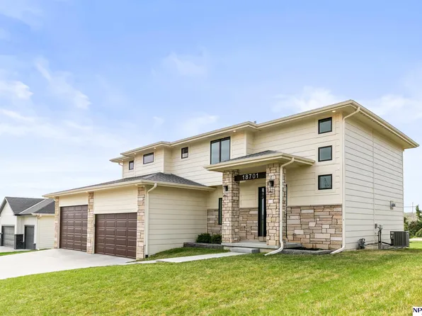 18701 Patrick Ave, Elkhorn, NE 68022