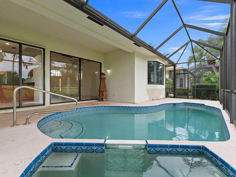 435 SW Jefferson Cir — Photo 39