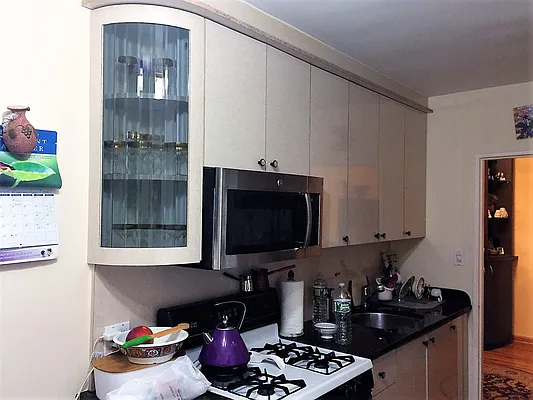 Sold by Dom Realty | media 12