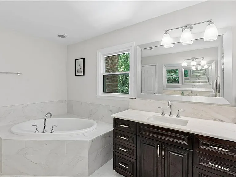 210 Willow Lake Cv — Photo 35