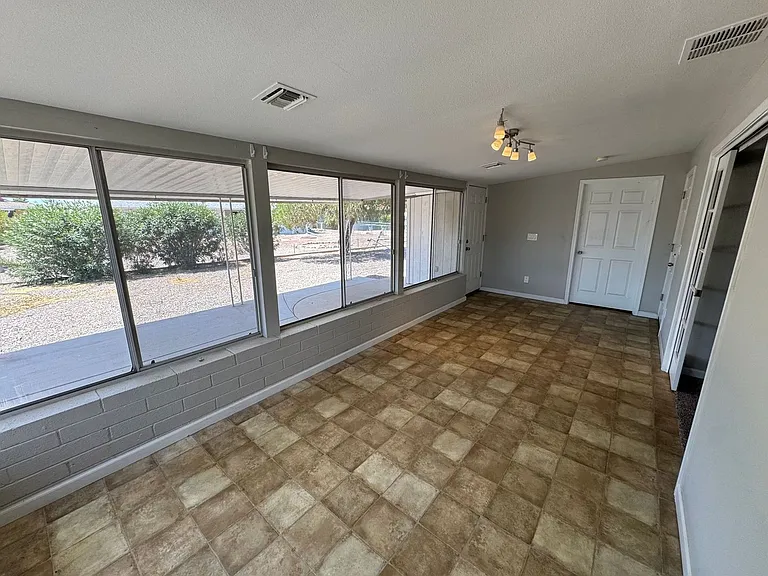 10819 W Connecticut Ave — Photo 11