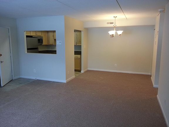 3rd image of 25 Briarwood Ln APT 12
