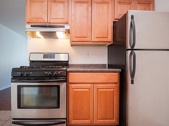 4th image of 947 Agate St
