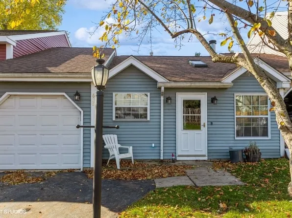 675 Pleasant Pl, Island Lake, IL 60042