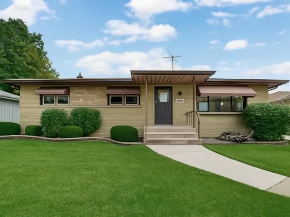 9211 Hawthorne Dr, Munster, IN 46321