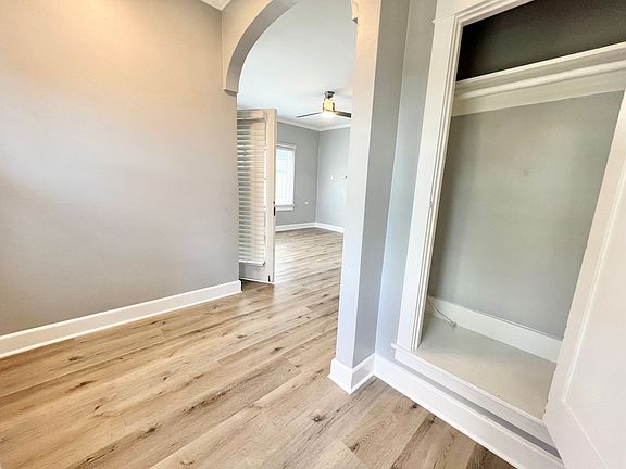 4th image of 1420 E 1st St #1424