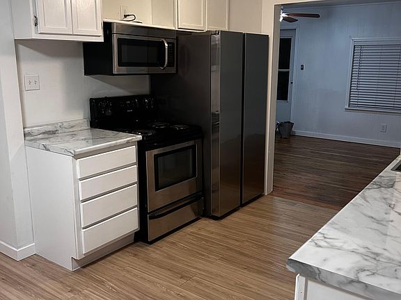 3rd image of 207 Walton Dr
