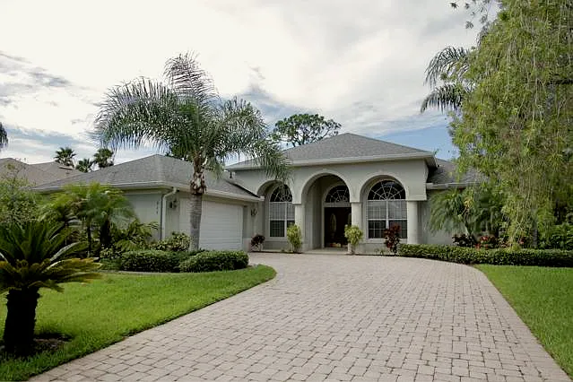 915 Starling Way — Photo 1