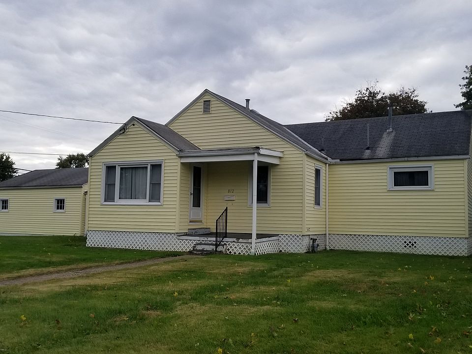 House sets on double lot