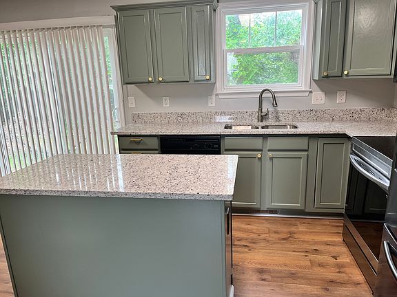 5th image of 215 Dogwood Ave