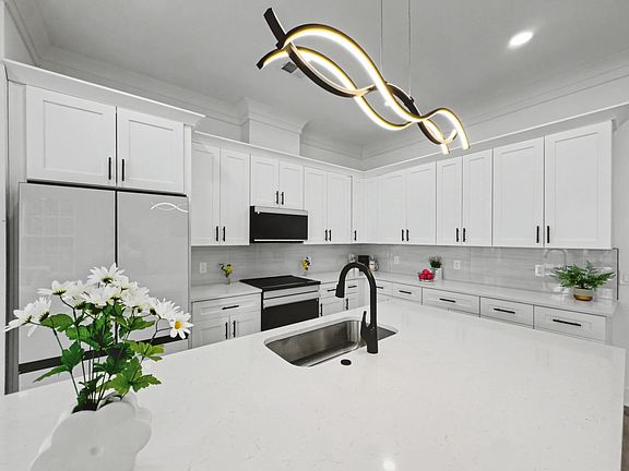 5th image of 2032 Forest Ave