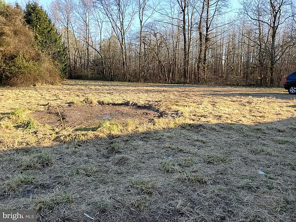 3rd image of 875 Tower Rd