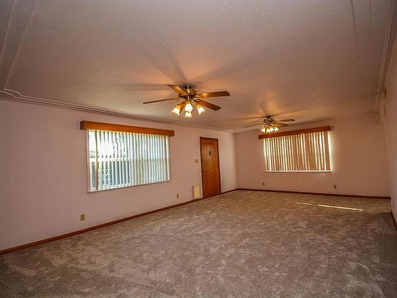 2nd image of 405 Curran Ave