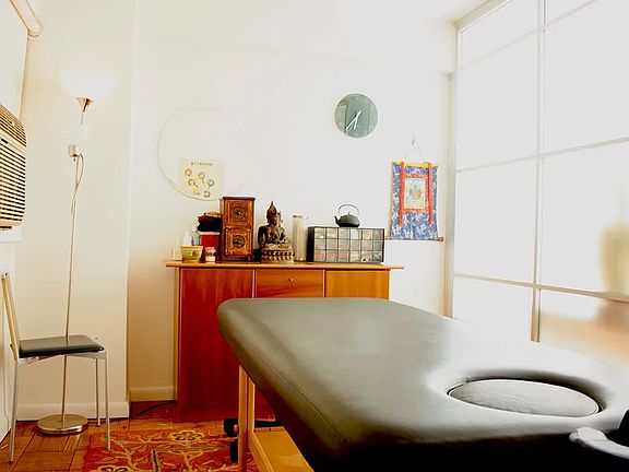 3rd image of 333 E 46th St APT 1J