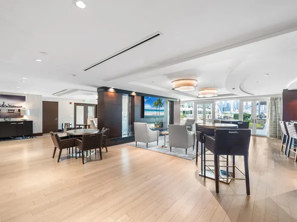 800 Avenue At Port Imperial image 16 of 28