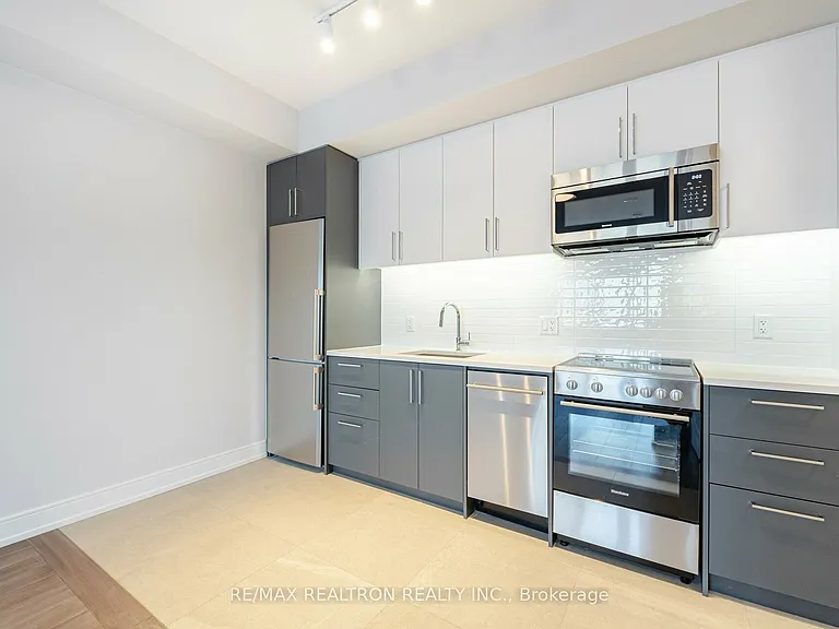 2525 Bathurst St #410 — Photo 3