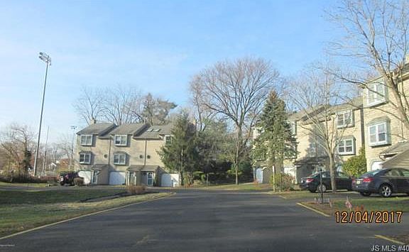 3rd image of 28 Melrose Dr APT 9C