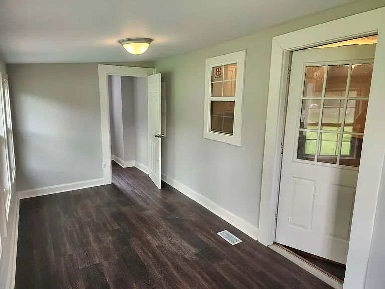 104 Lowe St — Photo 22
