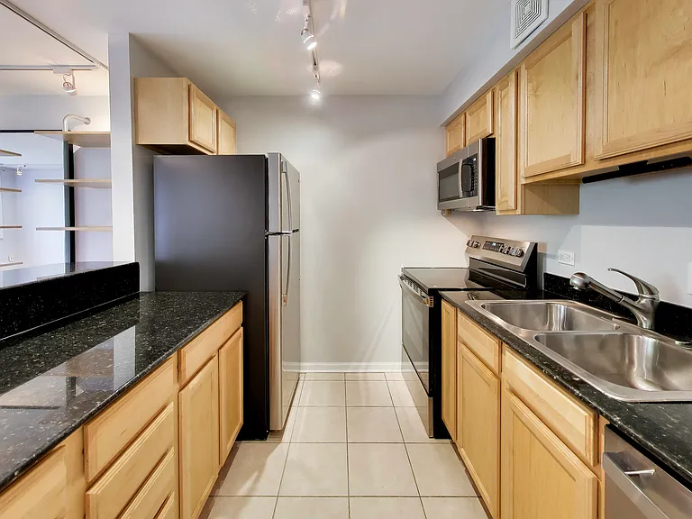 5854 N Kenmore Ave #4C — Photo 6