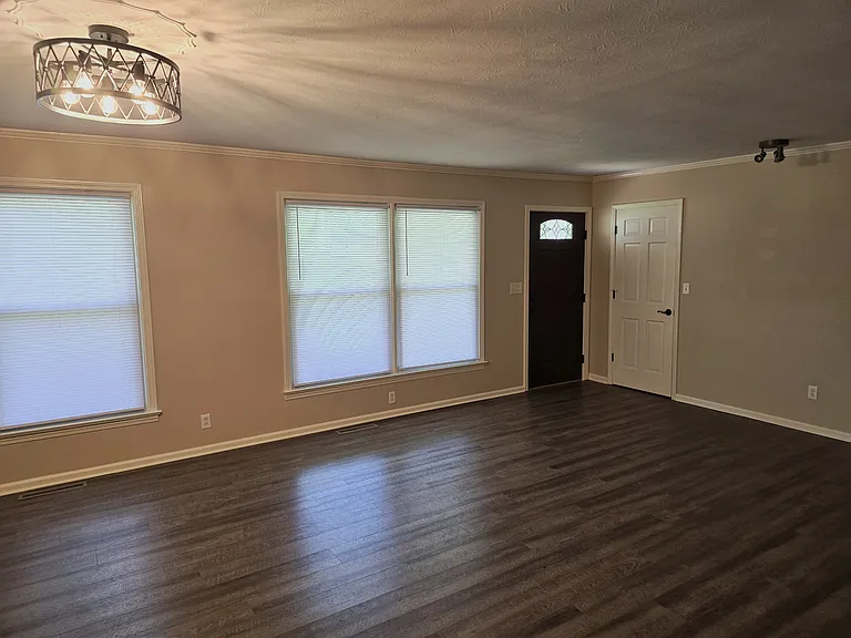 310 Susan Ln — Photo 16