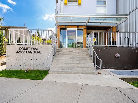 3rd image of 32838 Landeau Pl #609