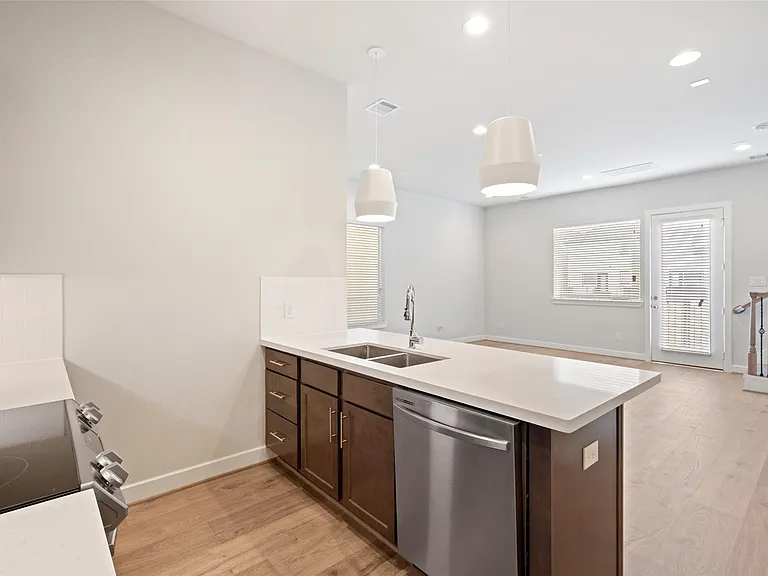 5910 Haring Ln — Photo 6