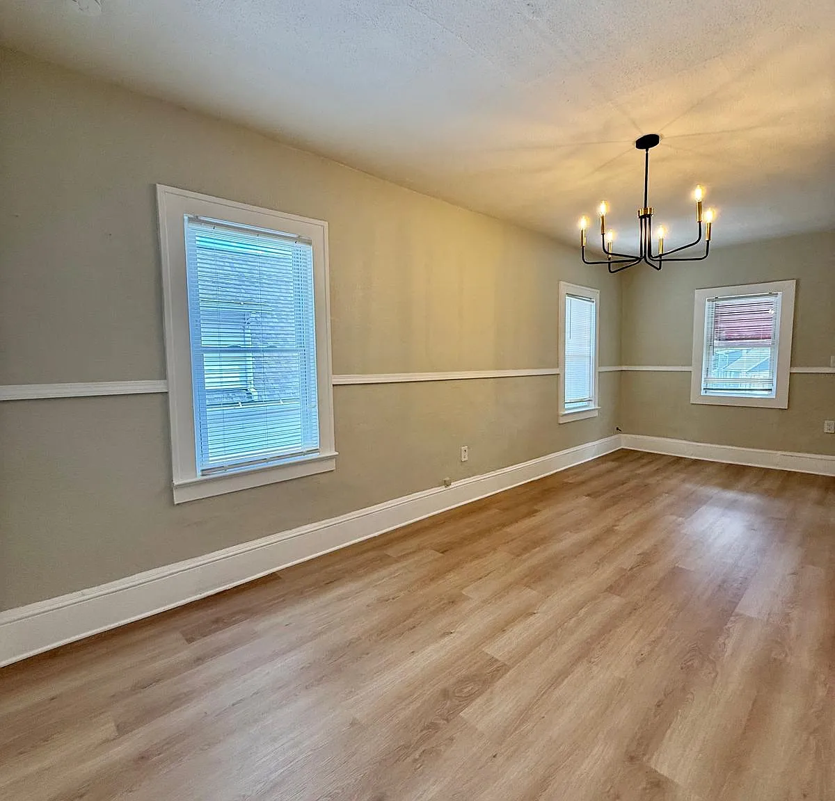 2 bed, 900 sqft, $1,200 — Photo 1
