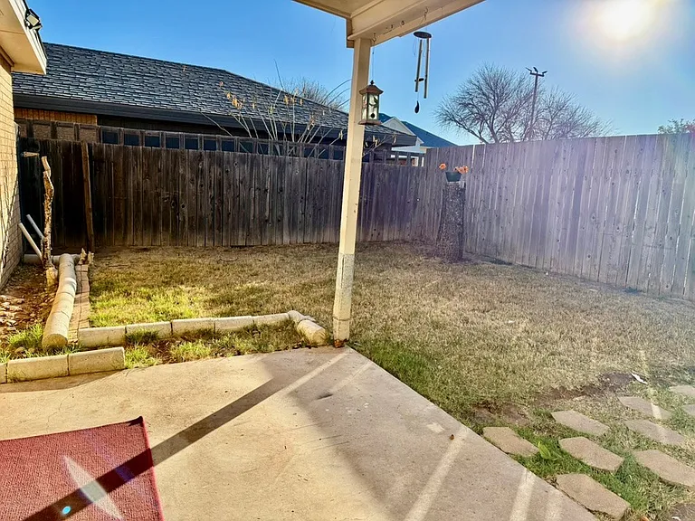 2405 Castleford Rd — Photo 23