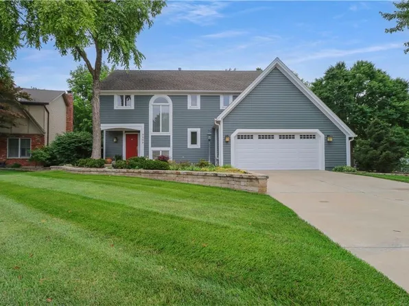 9504 W 115th St, Overland Park, KS 66210