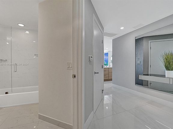 5th image of 16385 NE Biscayne Blvd #307-2PARKING