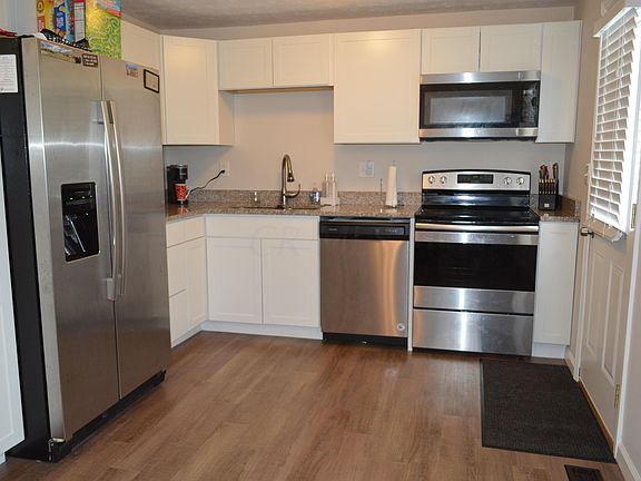 3rd image of 1295 Peppercorn Dr