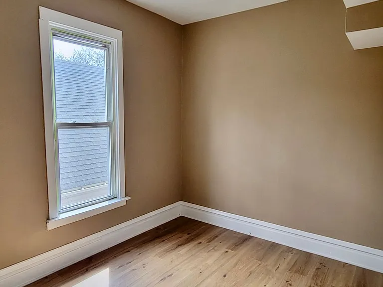 2155 N Kilbourn Ave — Photo 14