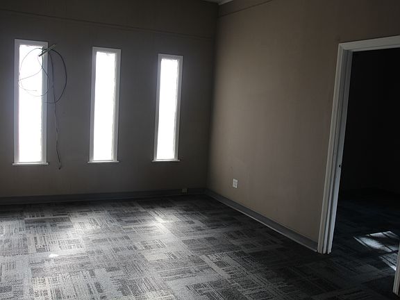 3rd image of 2105 Evergreen Dr