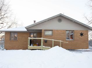 1845 Chaney Rd, Dubuque, IA 52001