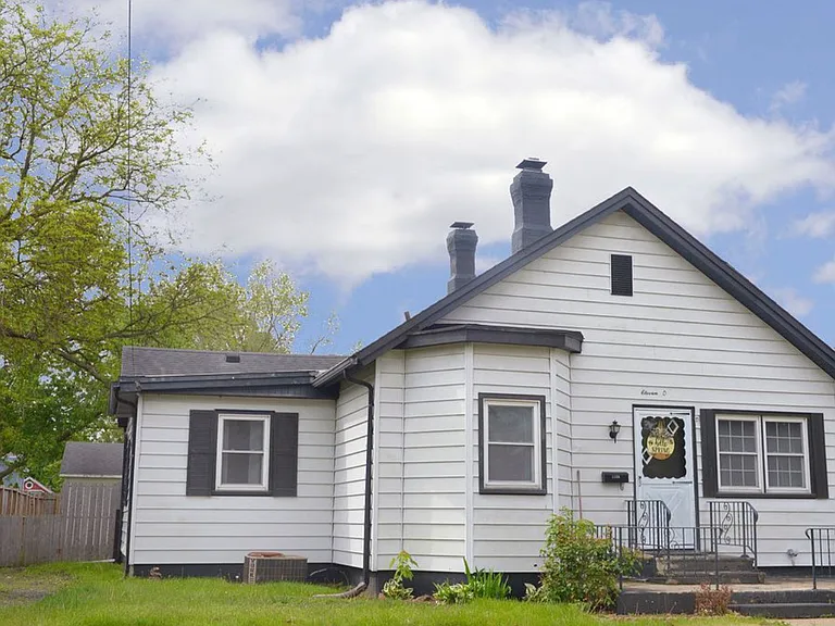 1105 W Lafayette St — Photo 2
