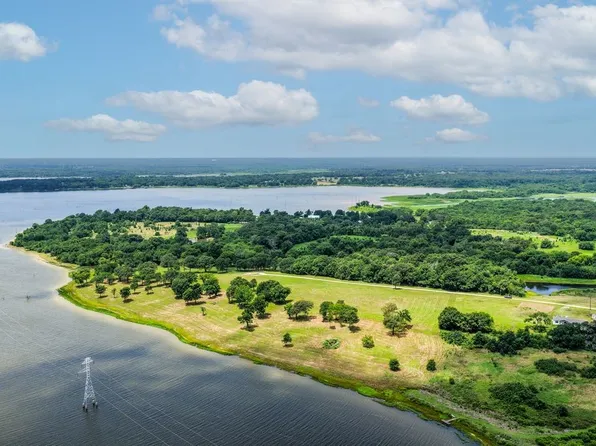 8 Private Road 7327, Emory, TX 75440
