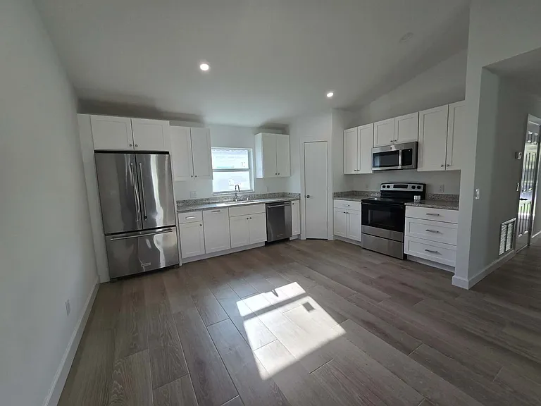 6125 7th Pl — Photo 4