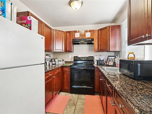 4th image of 4651 Redwood St