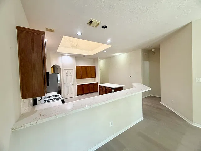 4 bed, 2566 sqft, $2,050 — Photo 3