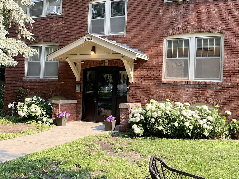 Ashland & Laurel Apartments — Photo 15