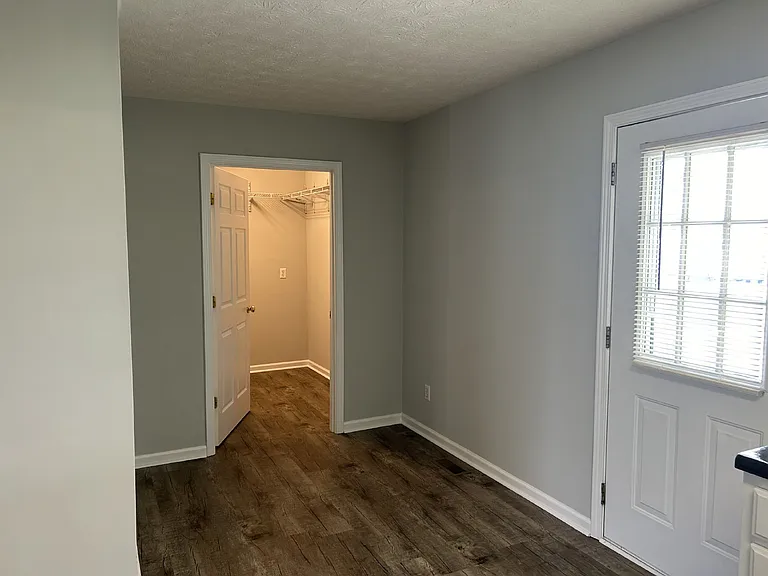 628 Clifton Ln — Photo 4