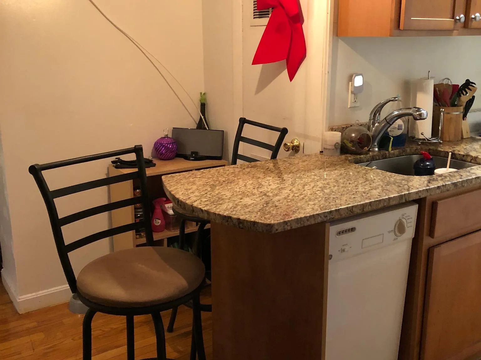 2 bed, 600 sqft, $3,200 — Photo 3