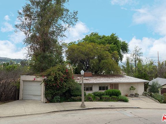 3rd image of 2755 Lakewood Ave