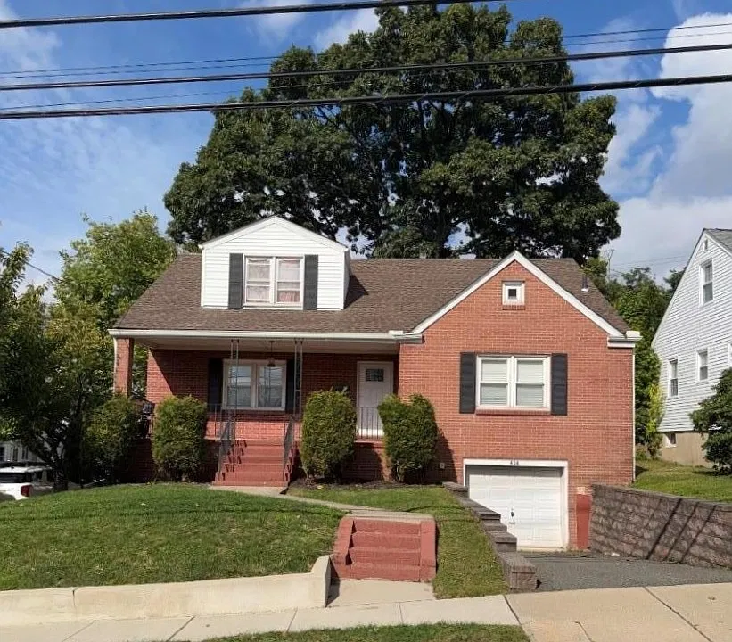 424 Greylock Pkwy #1