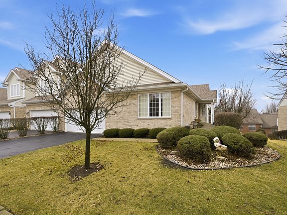 3rd image of 18144 Lake Shore Dr